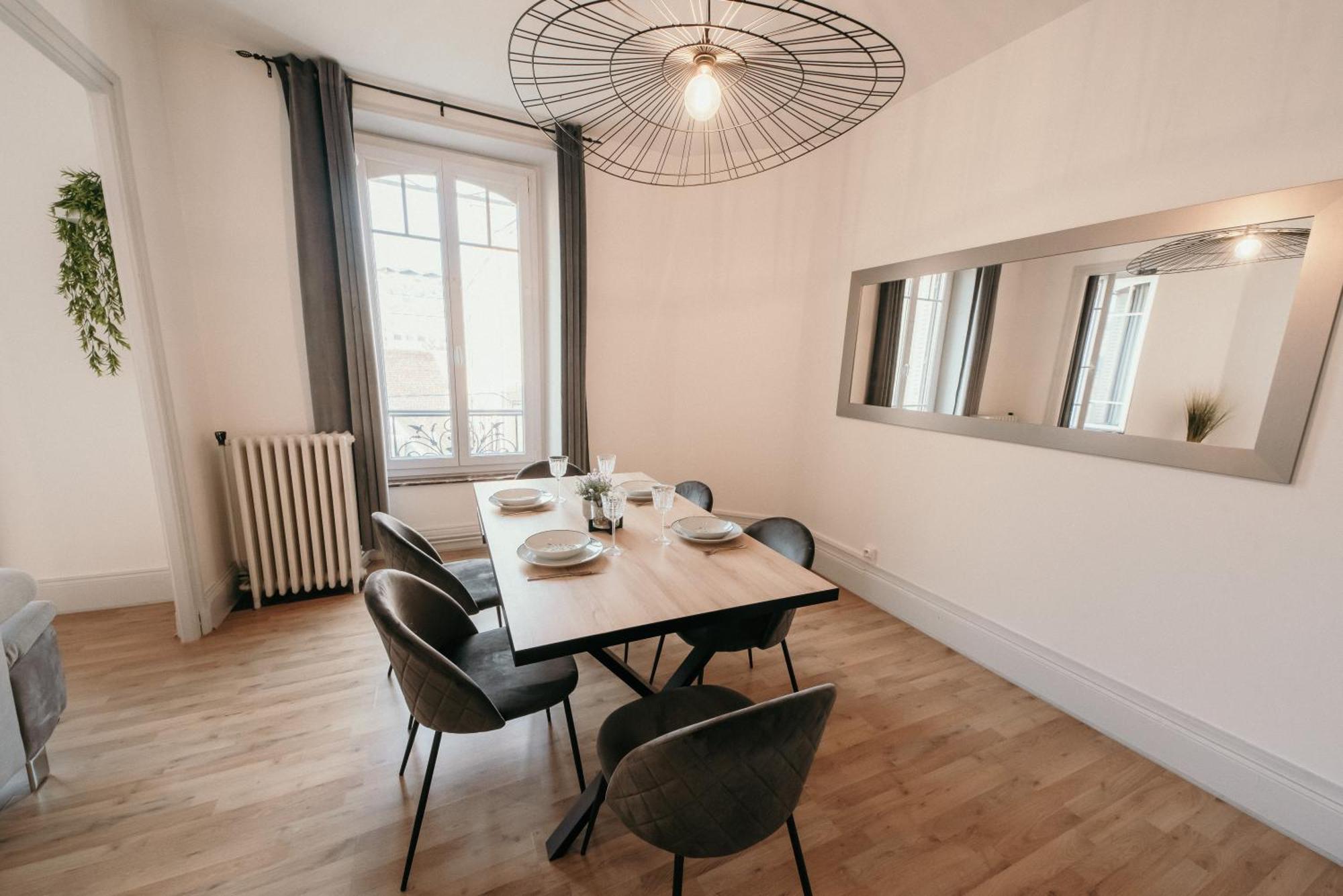 Charleville-Mézières Appartement D'Alexandre Hyper Centre-Ville מראה חיצוני תמונה
